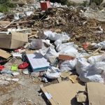 Escombros y basura vertidos ilegalmente