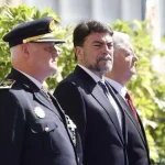El jefe de Policia Local junto al alcalde de Alicante