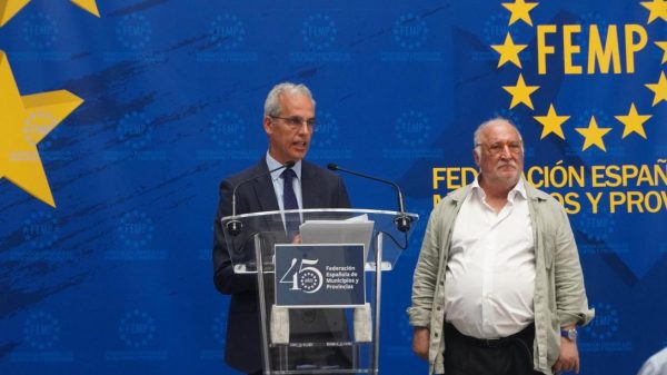 El secretario general de la FEMP junto a Pere Navarro