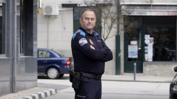 El unico policia local del ayuntamiento de Quiroga