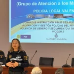 La comisaria Estefania Navarrete en una accion formativa de la Policia Local de Valencia