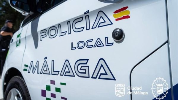 La Policía Local de Málaga libera a una mujer a quien su pareja mantenía encerrada en un trastero. 11 Policia Local de Malaga 3