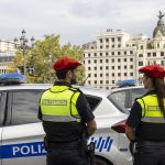 Patadas a un sanitario y amenazas con una botella rota a dos policías locales en las "txosnas" de Bilbao 1 Policia Municipal de Bilbao