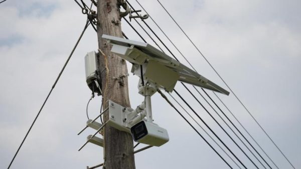 La Policía Local de Santa Eularia utilizará 15 cámaras para controlar el cumplimiento de las normas que regulan la gestión de los residuos 11 Una de las camaras ya instaladas