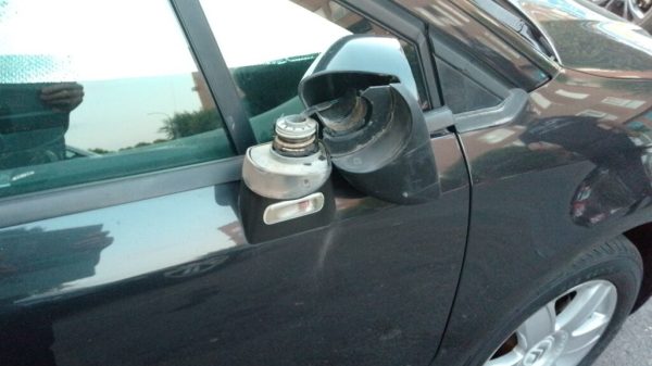 La Policía Local de Coslada detiene a tres jóvenes por causar daños en 14 vehículos estacionados 13 Vehiculo danado en Coslada