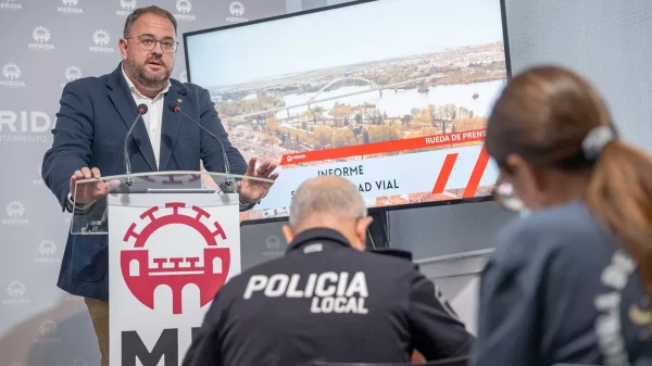 El alcalde Merida en la presentacion del Informe