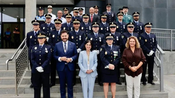Foto de familia de los policias distinguidos
