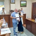 Monesterio reconoce la labor profesional y social del policía local Manuel Pando en su jubilación 2 Homenaje al policia Manuel Pando