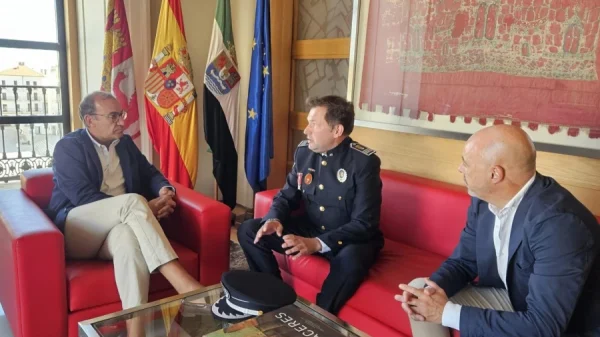 Reunion del alcalde con el nuevo jefe de la Policia Local