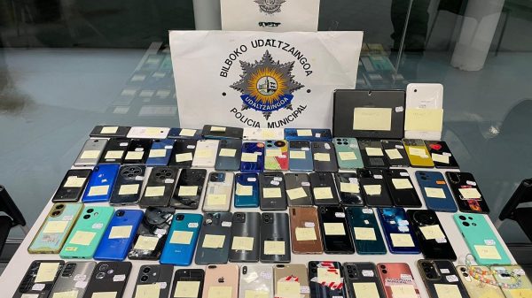 La Policía Municipal de Bilbao investiga un establecimiento comercial por un presunto delito de receptación 11 Bilbao