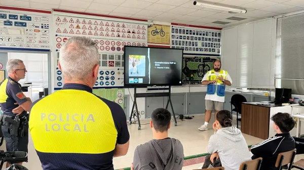 Curso para jovenes impartido por la Policia Local de Elche