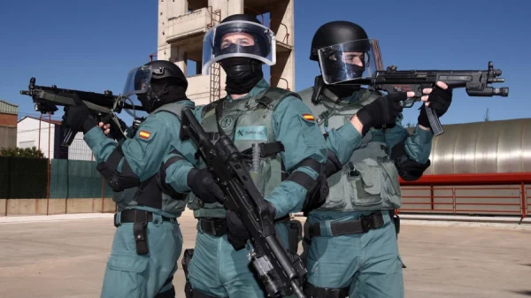 La Guardia Civil utilizará fusiles de asalto frente al narcotráfico en Huelva 14 Guardias civiles hacen entrenamiento con fusiles de asalto