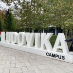 De Elda a Budapest: una lección de cercanía policial 3 Sonia en el campus de la Universidad de Ludovika