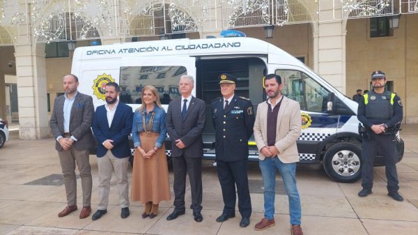 Nuevos vehículos e inversiones para la Policía Local de Alicante 9 111425 oficina movil y nuevos vehiculos policia local 1 1