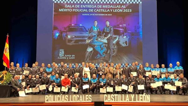 Foto de familia de las distinciones del ano 2023