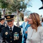 Castellón donará coches y motos para las Policías Locales de pueblos afectados por la DANA 3 La alcaldesa con miembros de la Policia Local