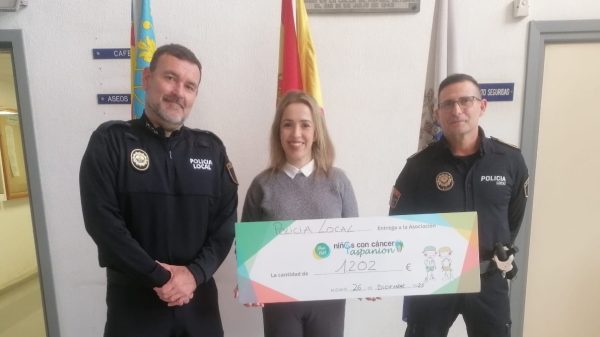 Acto de entrega del cheque solidario