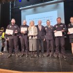 Foto de familia de los policias distinguidos