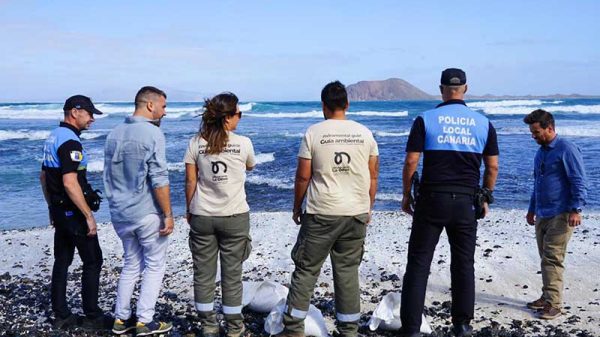 Fotografia de la actuacion conjunta devolviendo los rodolitos
