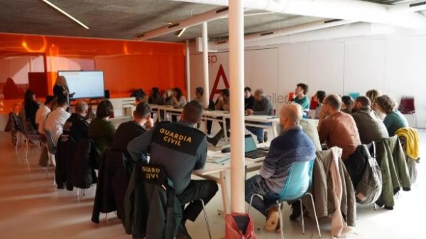 Santa Eulària presenta su Plan de Gestión Integral Felina para mejorar la convivencia y la protección de los gatos comunitarios 11 Imagen de la reunion entre las instituciones y entidades implicadas en el proyecto