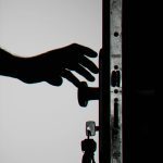 Instantes de angustia resueltos por la rápida actuación de la Policía Local de Lugo 1 Imagen de llaves olvidadas al salir de la vivienda