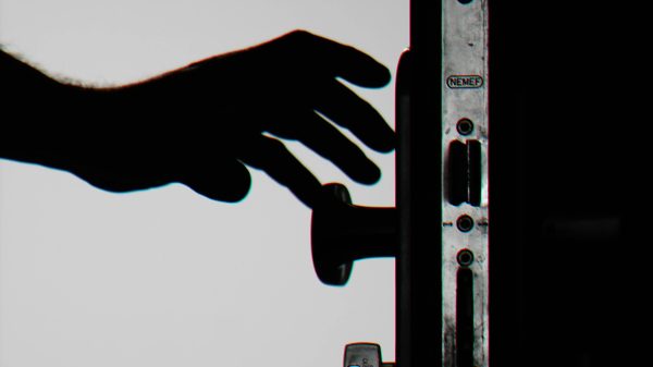 Imagen de llaves olvidadas al salir de la vivienda