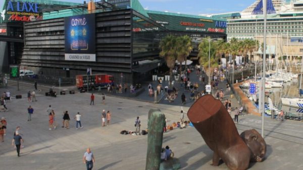 Vigo: un detenido y varios agentes heridos en una intervención en un centro comercial 11 Laxe Vigo