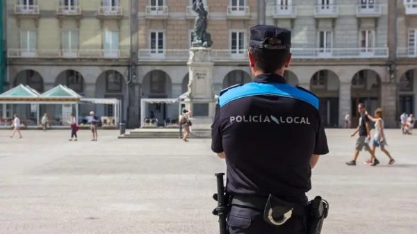 Un policía local fuera de servicio frustra un robo con violencia en A Coruña 14 Policia Local de A Coruna