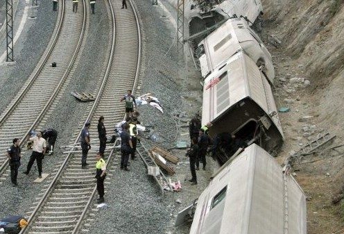 La Audiencia de A Coruña confirma la condena al maquinista del Alvia que descarriló en Angrois 13 Angrois