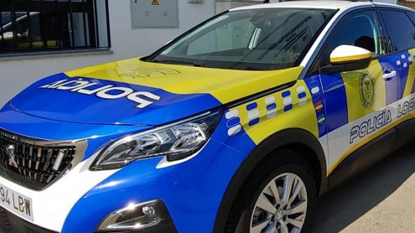 Fotografia de un coche de la Policia Local de Canada Rosal