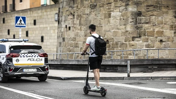 La Policía Local de Logroño intensifica el control de patinetes eléctricos con más de 1.180 sanciones en 2025 9 Patinete electrico