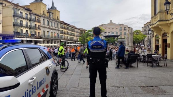 El Ayuntamiento de Segovia alerta de la desobediencia a sus órdenes de refuerzo policial durante las fiestas navideñas 9 Policia Local de Segovia
