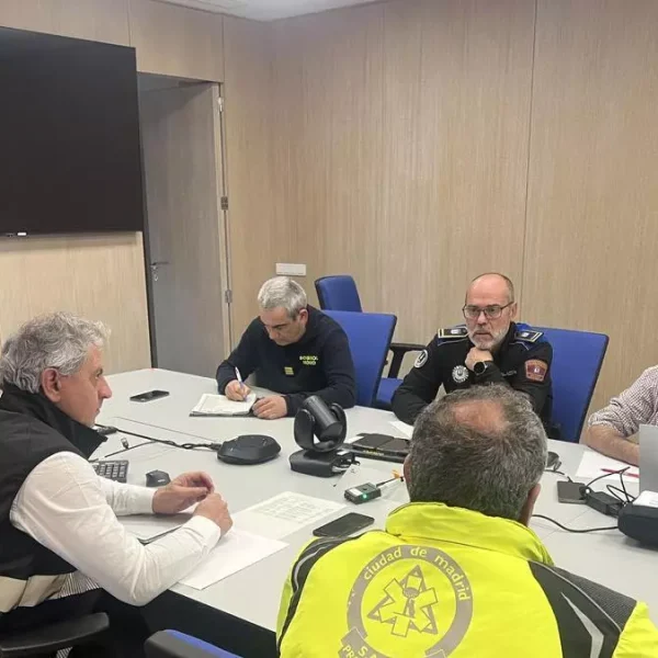 Antonio Domingo Ayuso asume la Dirección General de la Policía Municipal de Madrid 6 Antonio Domingo Ayuso en una reunion de coordinacion el primero por la derecha