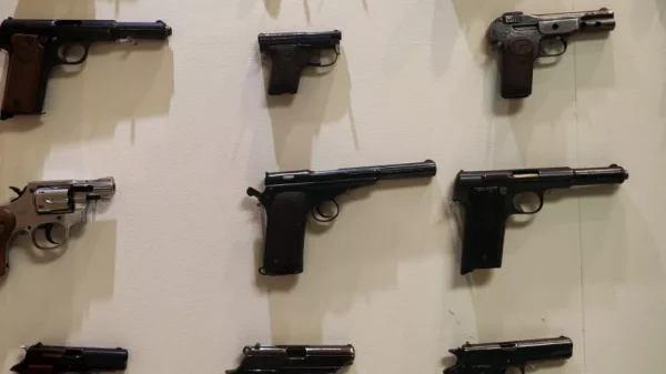 El Ayuntamiento de València acuerda la retirada y destrucción de 136 armas obsoletas de la Policía Local 14 Armas obsoletas de la Policia Local de Valencia