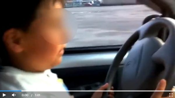 Fuente Atlas La Verdad Nino conduciendo