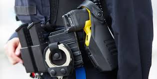 Más de 36.000 euros inmovilizados: las táser de la Policía Local de Vitoria siguen guardadas 1 Fuente Vinfopol Taser en Policia Local