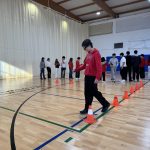 Uno de los ejercicios que se practican en las sesiones de sensibilizacion con los jovenes