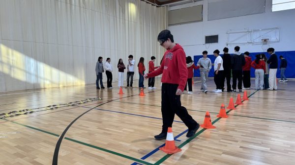 Uno de los ejercicios que se practican en las sesiones de sensibilizacion con los jovenes