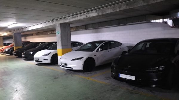 Vigo: 15 vehículos VTC siguen inmovilizados en el Depósito municipal 24 Vehiculo VTC inmovilizados en el Deposito Municipal de Vigo