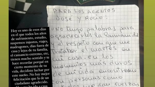 Fotografia de la nota enviada por la ciudadana para los agentes de la Policia Local de Algeciras