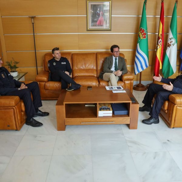 El Ejido muestra su apoyo al XIX Congreso Regional de AJDEPLA que se celebrará en Almería 6 Los representantes de AJDEPLA en el Ayuntamiento