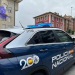 Patrulla de la Policia Nacional rotulado con ocasion de la celebracion de su 200 aniversario