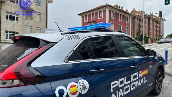 Patrulla de la Policia Nacional rotulado con ocasion de la celebracion de su 200 aniversario